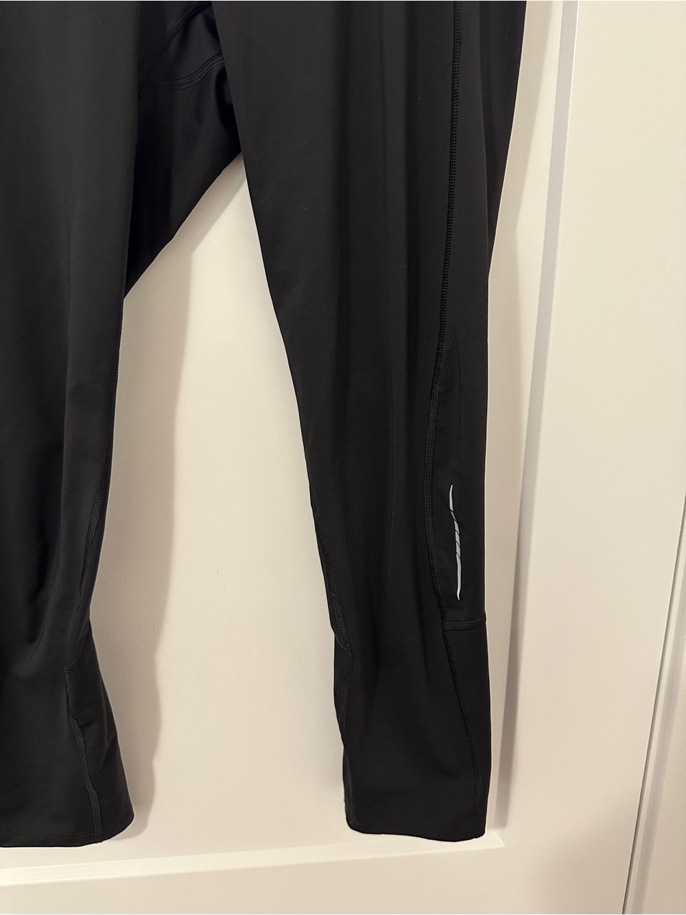 Arc'teryx Black Athletic Capris with Reflective Accents Size Medium Women’s - Picture 4 of 13